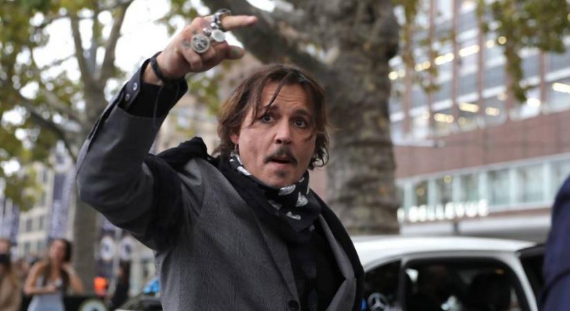 Johnny Depp feketelistára került Hollywoodban - a Legendás állatok után még egy sorozatból kirúgták