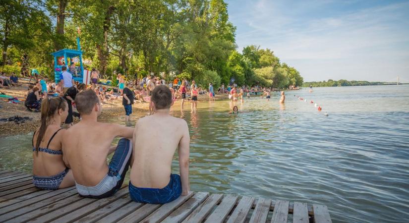 Megnyílt Budapest egyetlen ingyenes, Duna-parti strandja