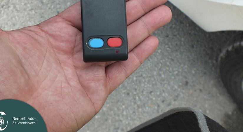 Távirányítóval manipulálták a menetíró készüléket a sofőrök Lábatlannál