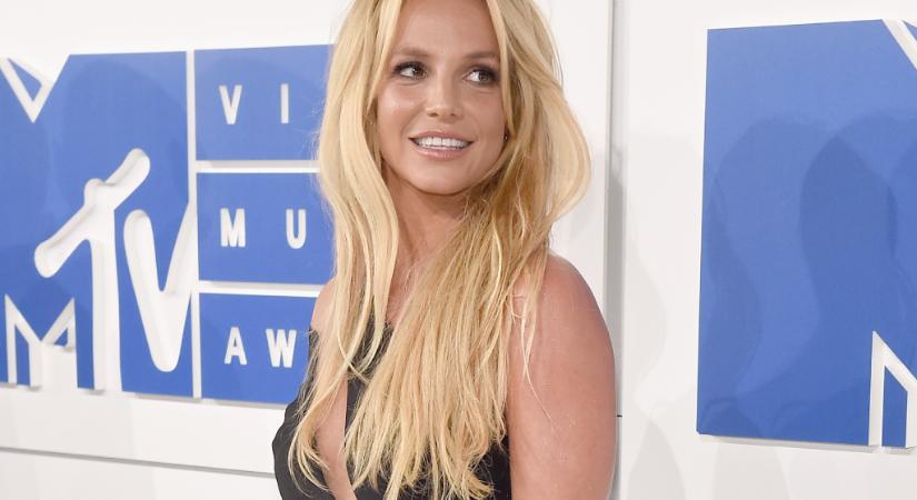 Britney, a bátor: válogatás a pophercegnő legemlékezetesebb ruháiból