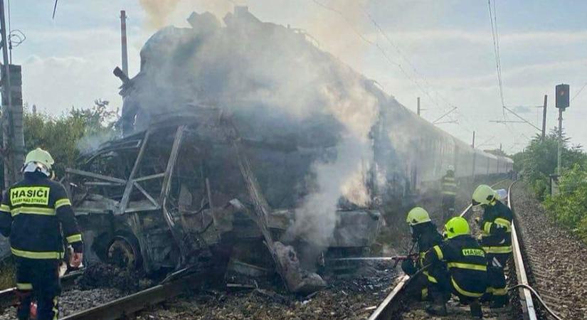 A vonatnak semmi keresnivalója nem volt a síneken – állítja a szlovák közlekedési miniszter az érsekújvári vonatbalesetről