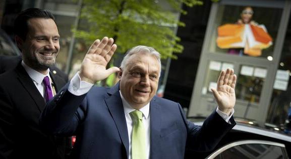 Mit keres Orbán Viktor a brüsszeli várárokban?