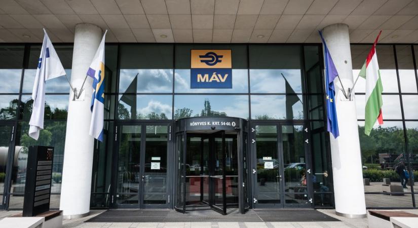 Lázár János betiltotta a home office-t a MÁV—Volán-csoportnál