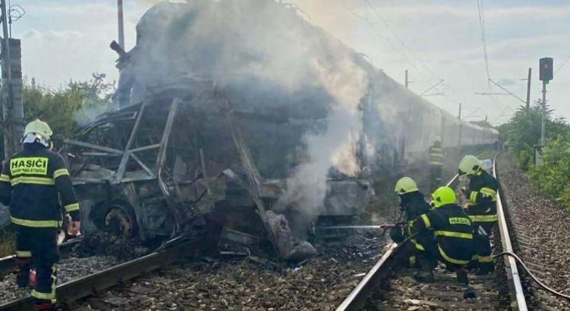 Emberi mulasztás okozhatta Érsekújvárnál a vonatbalesetet, de nem a mozdonyvezetőé