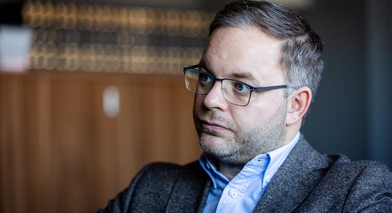 Orbán Balázs azt javasolja David Pressmannek, hogy a saját portáján söprögessen