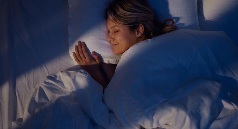 Telihold, bulldogok, színes álmok - meglepő tények az alvásról