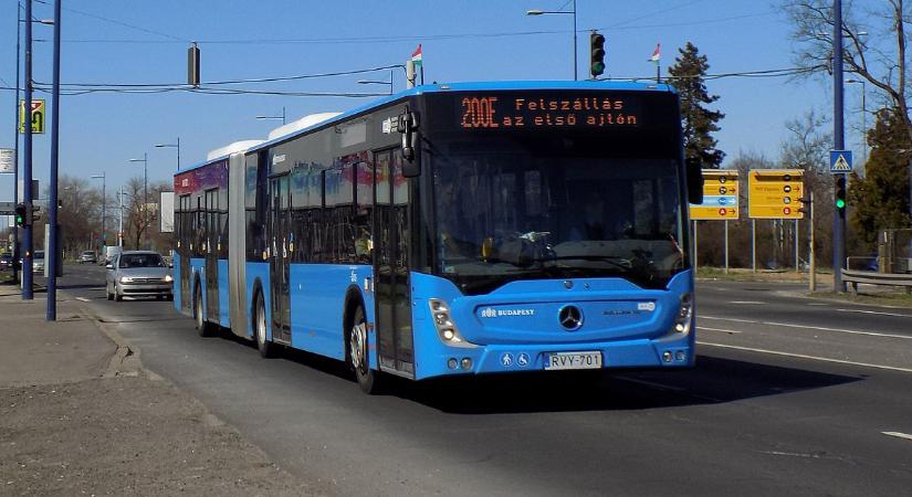 A debreceni légi utasokat is érinti: hétfőtől gyakrabban járnak a 200E reptéri buszok