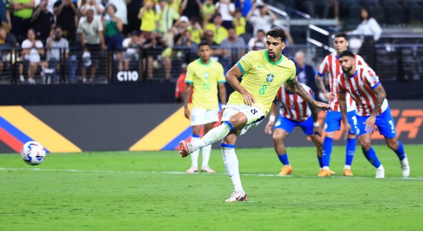 Az első büntetőt kihagyta a brazil focista, a következőhöz mégis odaállt