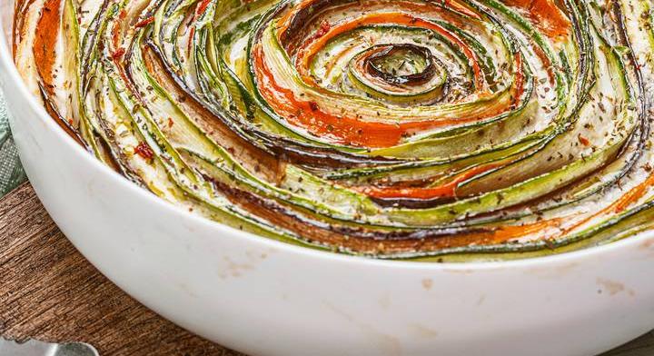 Mutatós, nyári zöldséges pite: leveles tésztából készül