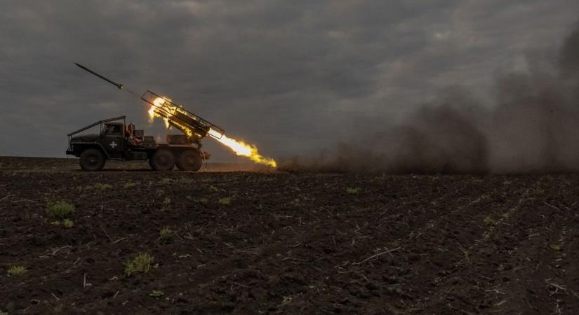 Az orosz-ukrán háború 857. napja – videón, ahogy a félelmetes orosz rakétarendszer ukrán állásokat támad