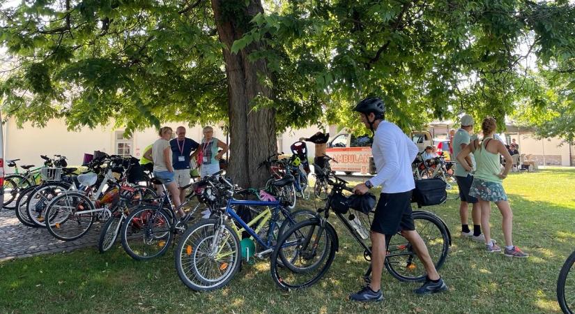 Magyar Tavak Fesztiválja a Velencei-tónál: elstartoltak a kerékpárosok