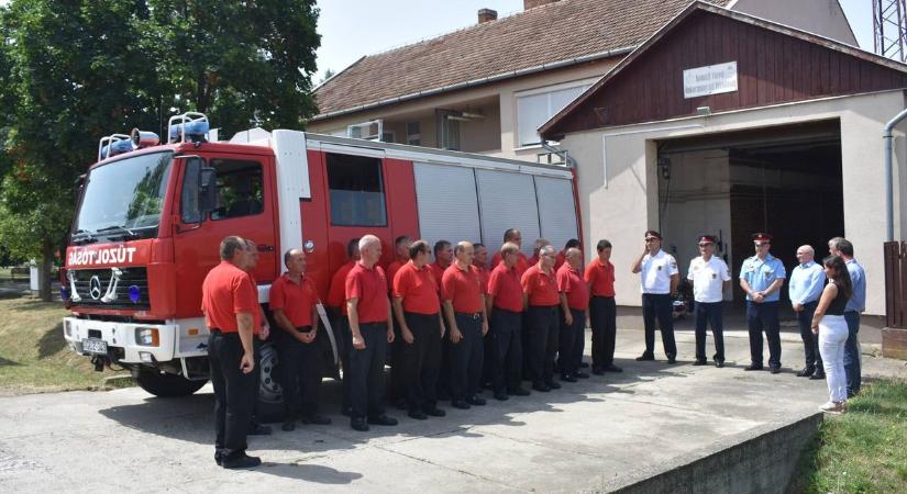 Új tűzoltóautóval küzdhet a lángok ellen Komádi