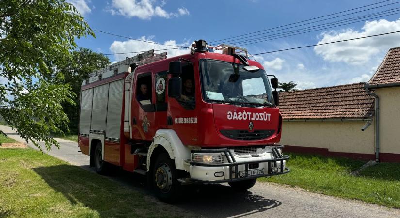Aknába esett egy ember Debrecenben, a tűzoltók szabadították ki
