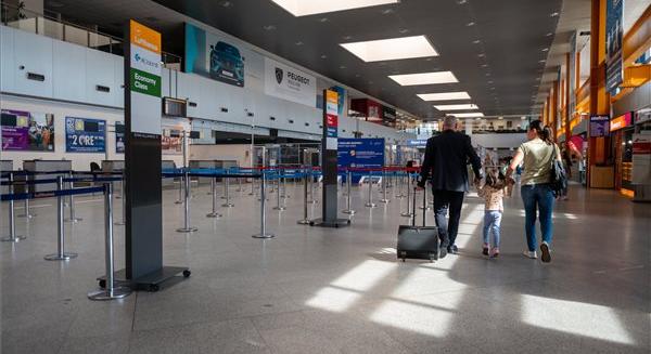 Elutaztak volna az országból: egy hét alatt 13 kiskorút tartóztattak fel a romániai repülőtereken