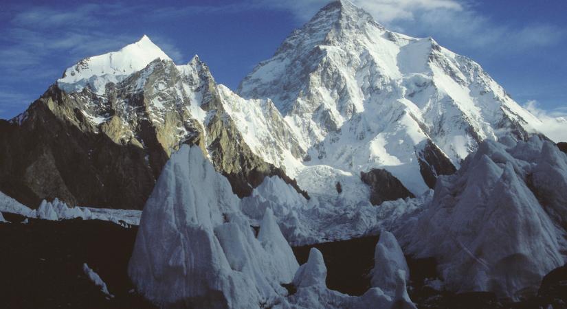 Kizárólag női hegymászók indultak el a „gyilkos hegy” meghódítására