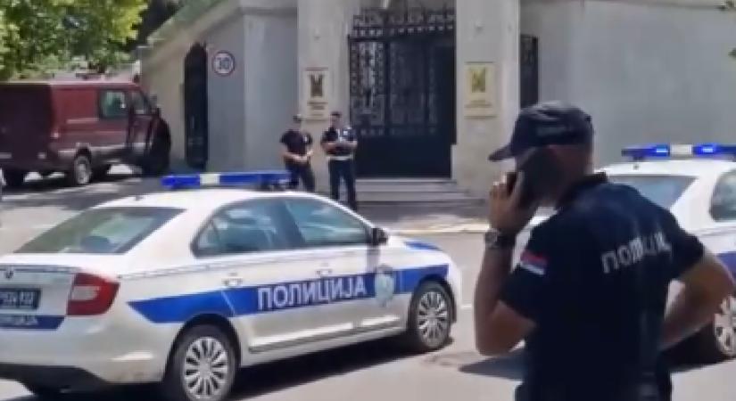Íjpuskás merénylőt lőttek le Izrael belgrádi nagykövetségénél