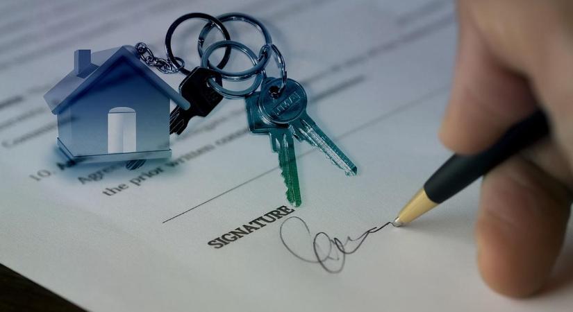Mélyütés a lakásvásárlóknak és hitelfelvevőknek: 60 százalékkal drágulnak a földhivatali díjak