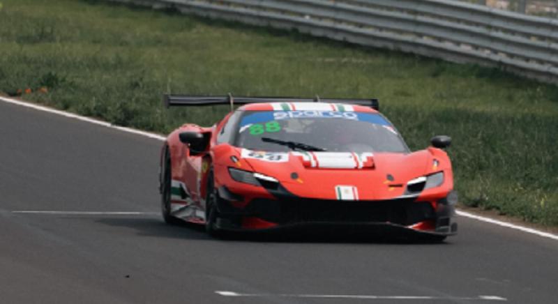 Mazepin Magyarországon tesztelt GT-Ferrarit