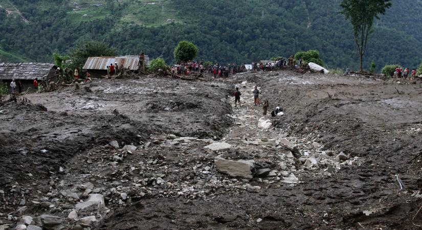 Nepálban többen életüket vesztették földcsuszamlásokban