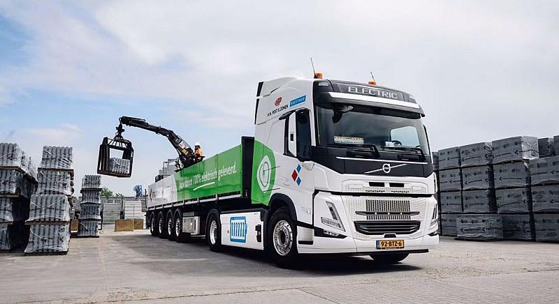 Hatalmas távon bizonyítottak a Volvo e-teherautói