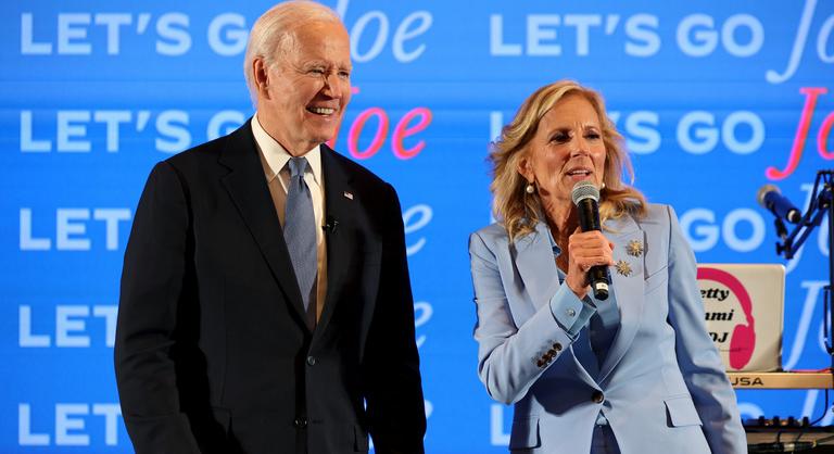 Felesége kampányol Joe Bidenért
