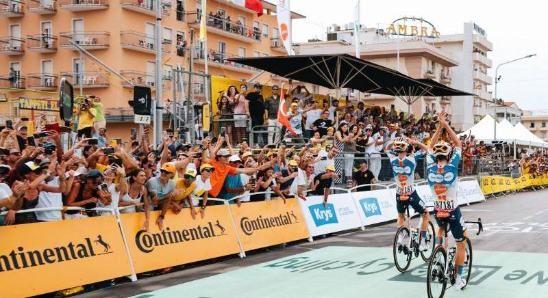 Tour de France hírek: Romain Bardet az első sárga trikós, Tadej Pogacar megvillant, Bolognába érkezik a mezőny