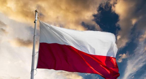 Történelmi meglepetés, a havi nettó bérek tekintetében élre kerültek a lengyelek