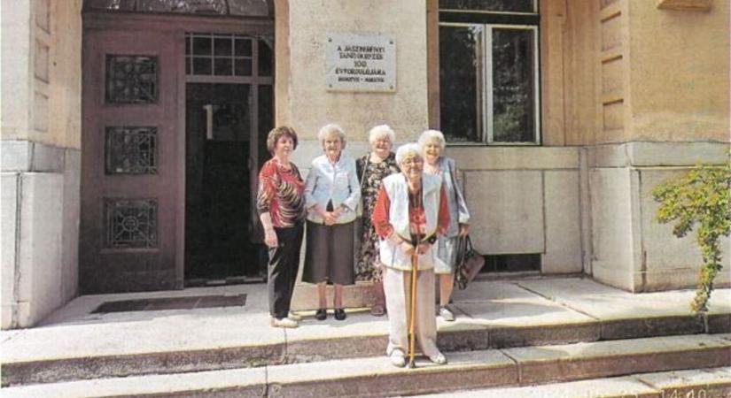 Hetven éve közösen élik meg hivatásuk csodáit a Jászberényben végzett tanítók