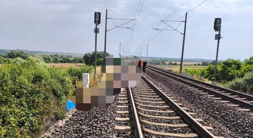 TRAGÉDIA: Az érkező vonat elé, a vonatsínekre feküdt egy személy