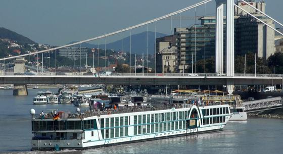 Csepelre vagy Újpestre tehetik át a nagy szállodahajók kikötőit a Belvárosból