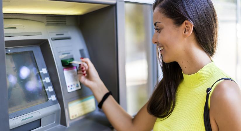 Minden ötödik ember már befizetni megy az ATM-hez