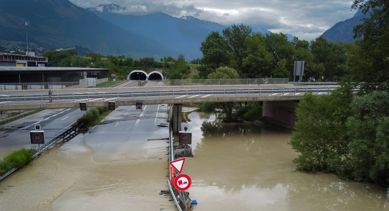 Özönvízszerű esőzés pusztított Svájcban, többen meghaltak