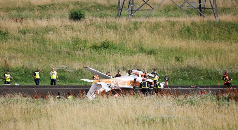 Kisrepülőgép zuhant egy francia autópályára, többen meghaltak  videó