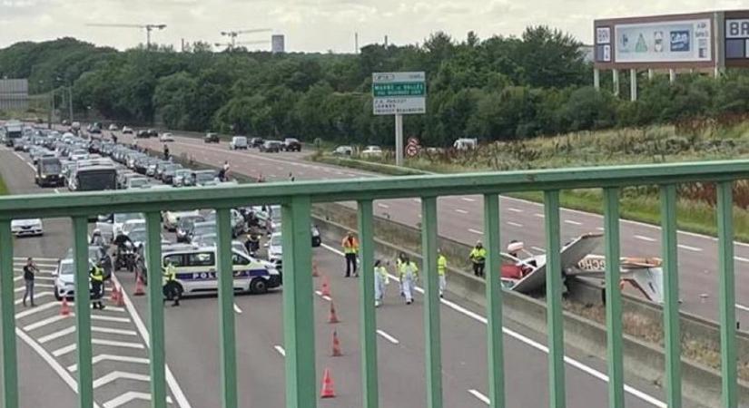 Autópályára zuhant egy kisrepülő, hárman meghaltak Franciaországban