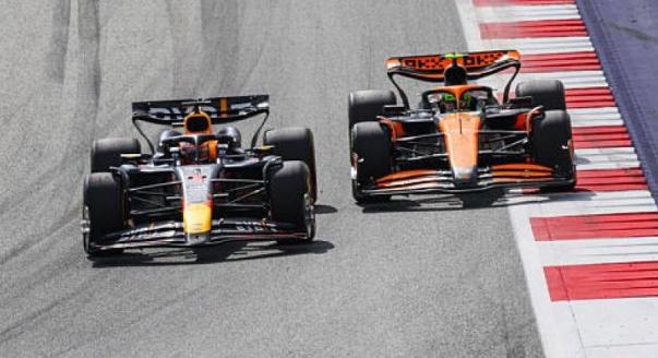 Balhé Norris és Verstappen között, Russellé az Osztrák Nagydíj: a nap F1-es hírei