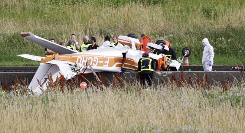 Kisrepülőgép zuhant egy francia autópályára, hárman meghaltak