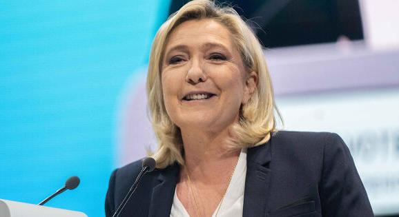 Tarolt Marine Le Pen pártja, de még nem ünnepelhet a szélsőjobboldai vezető
