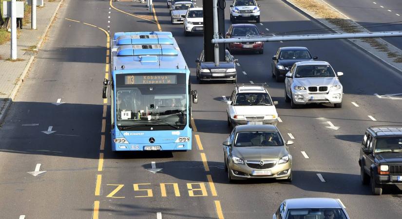 Mától bővül a buszsáv használatára jogosult járművek köre - Segítsétek a közlekedésüket