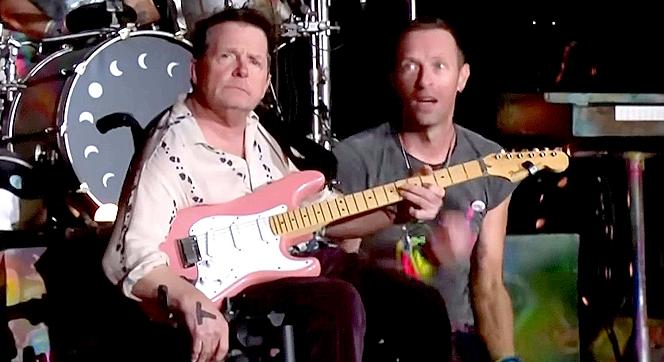 Michael J. Fox újfent gitárt ragadt: Parkinson ide vagy oda, nem akármilyen sztárokkal lépett fel! [VIDEO]