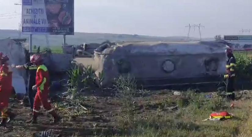Tragédia: öten vesztették életüket, köztük két gyermek, amikor tartálykocsival ütközött egy személyautó (VIDEÓ)