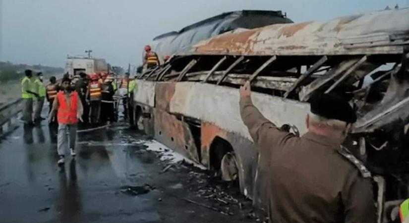 Többen meghaltak egy buszbalesetben Pakisztánban