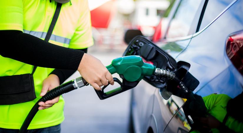 Így változik keddtől a benzin ára