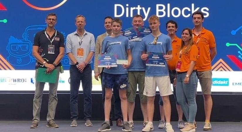 Második helyezett lett a szombathelyi Dirty Blocks a World Robot Olympiad nemzeti döntőjén