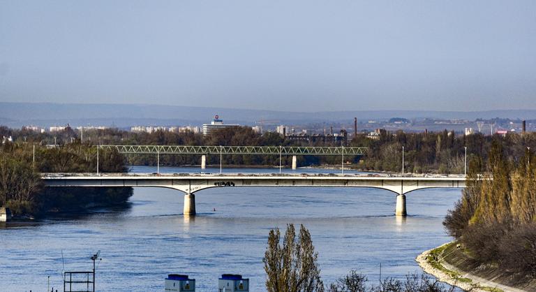 Továbbra sincs vádemelés, szabadon mozoghat a városban az Árpád hídi gázoló