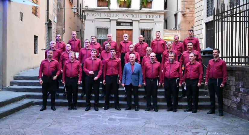Óriási sikert aratott a Bartók Béla Férfikar Firenzében