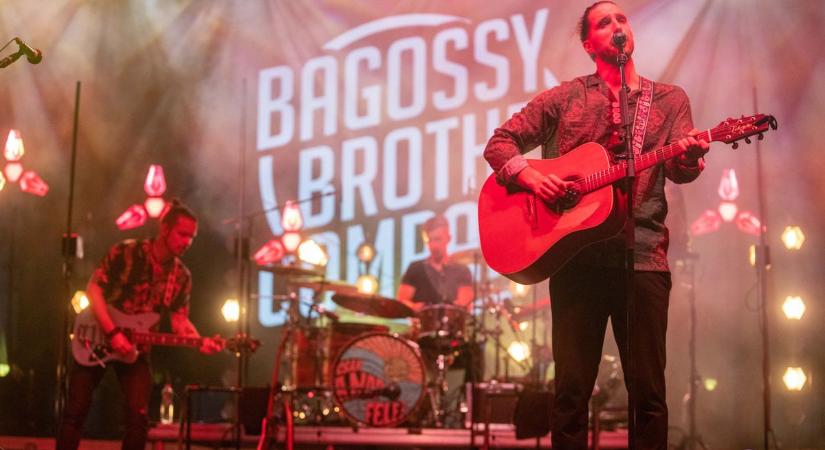 Érzelmes dalokkal érkezett a Bagossy Brothers Tatára fotók