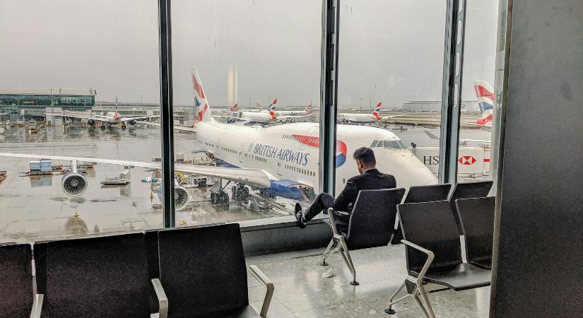 Mossa kezeit a zsidó utasokat zaklató londoni repülőtér