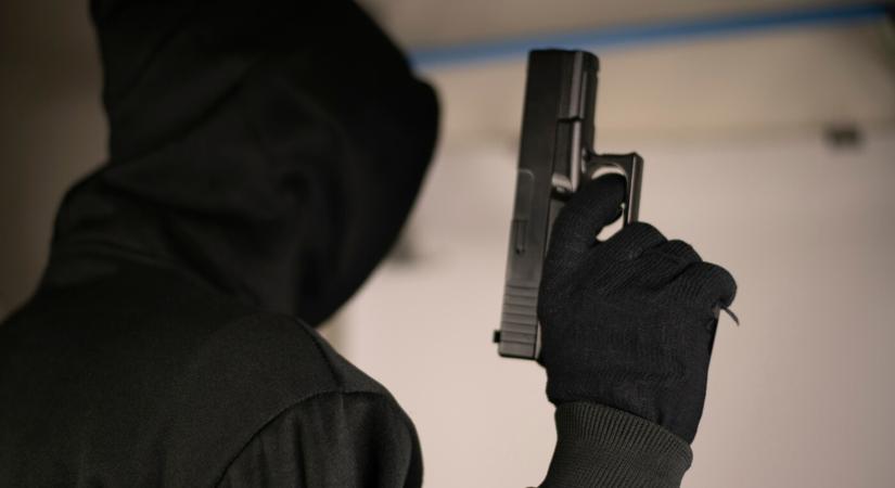 13 éves fiút lőtt le a rendőr, mert műfegyvert fogott rá
