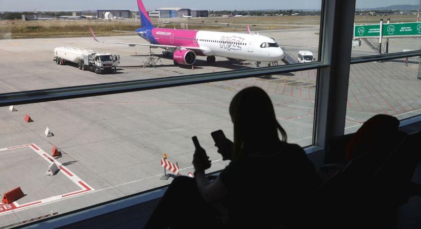Horror a Wizz Air járatán: majdnem öt órán át voltak bezárva az utasok a gépbe – mikor többen rosszul lettek, akkor kapcsoltak klímát