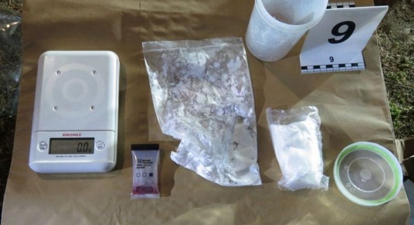 Hat drogdílert kapcsoltak le Szombathelyen és környékén a rendőrök
